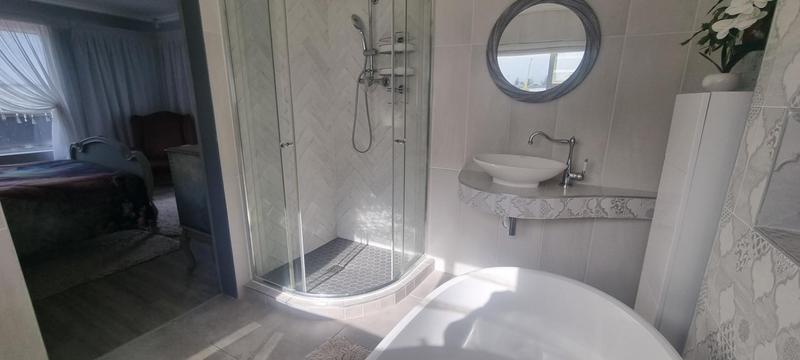 4 Bedroom Property for Sale in Dana Bay Western Cape